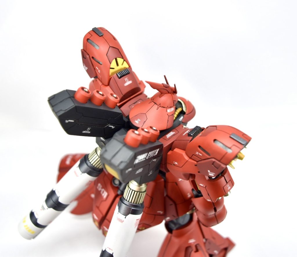 ファンネルコンテナもスジ彫り頑張ってます。