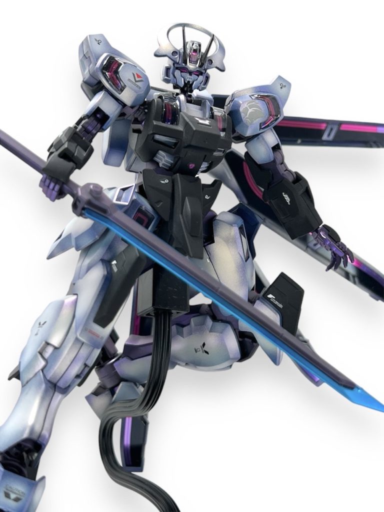 ソード部分曲げてしまってクリアパーツ接着固定したので大剣モードできないくなってしまったのが残念ギミック満載で楽しいキットですね