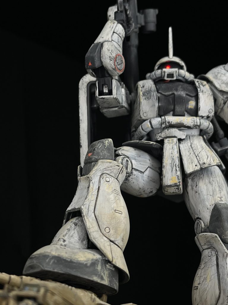 戦車目線で見上げたザク