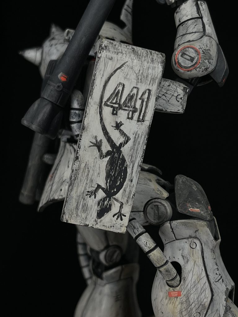 シールドのパーソナルマークと441も筆で手書きしました🙂