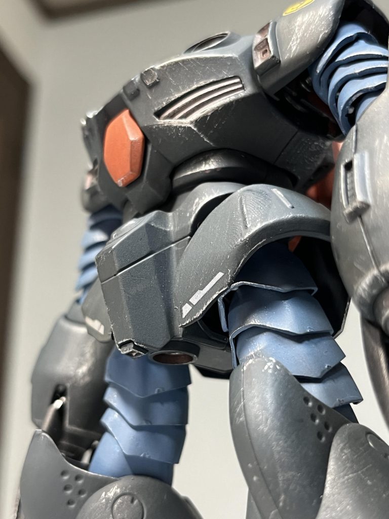 バーニアの内側はブロンズで色分け