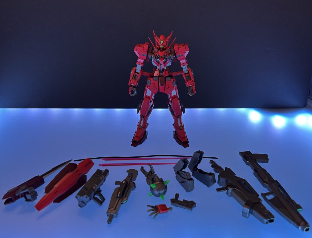 プロポーションは少し細身ですが、武装もたくさんあり、武器を持ったポージングはカッコ良く、塗装は量が多いため、大変でしたが、迫力とバランスが良いキットでした。ボディーの主軸パーツのABSがとても脆く、噛み合わせも固かったので大変でした。再販に合わせて別の素材になっていたら最高のキットでした。