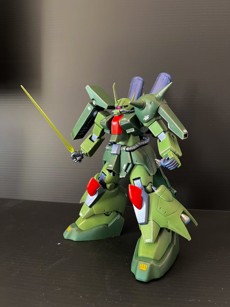 ザクⅢ改といえば、ビームサーベルを持っているイメージが強いです。