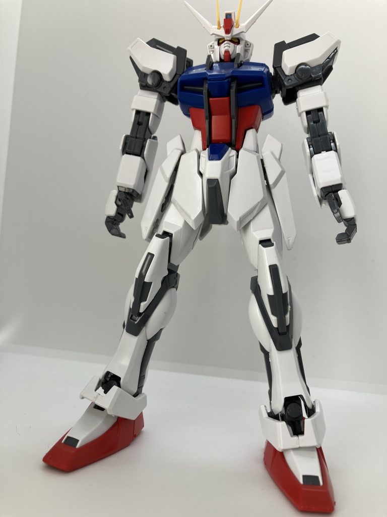 素立ち古いキット故か最近の解釈よりも少し足が太長く、上半身が厚みがあり、頭が大きいイメージ