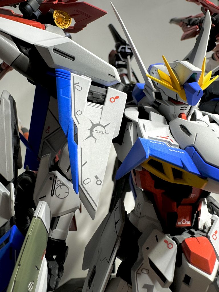 本体の赤パーツは艶消しのメタリックレッドにしています。