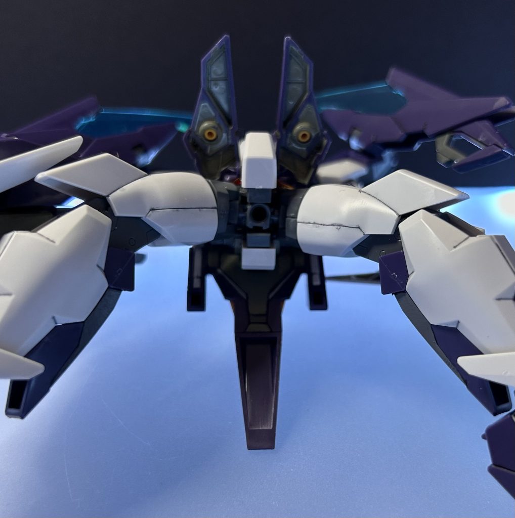 各所裏側もちゃんとディテールが入っていたり、中々作りが細かい商品でした。フトモモのパーツの合わせ目はタガネで段落ち処理をチャレンジしましたが、ガタガタになってしまいました。