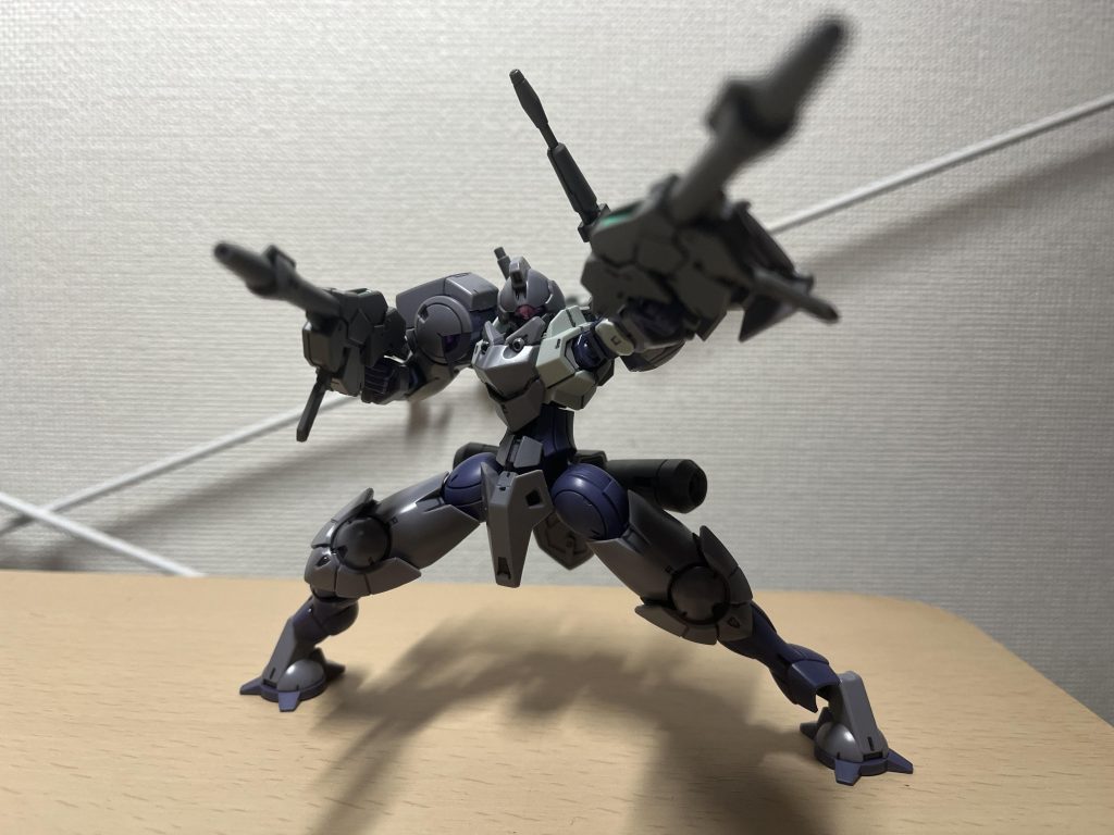 シュトルムのライフルは大きくて長さもあるので、水星の魔女に登場するライフルでは1番好き!そして、ガシガシ動かして遊ぶ派にとっては、手首バラさずに簡単に持たせたり外したり出来るのもポイント高いw