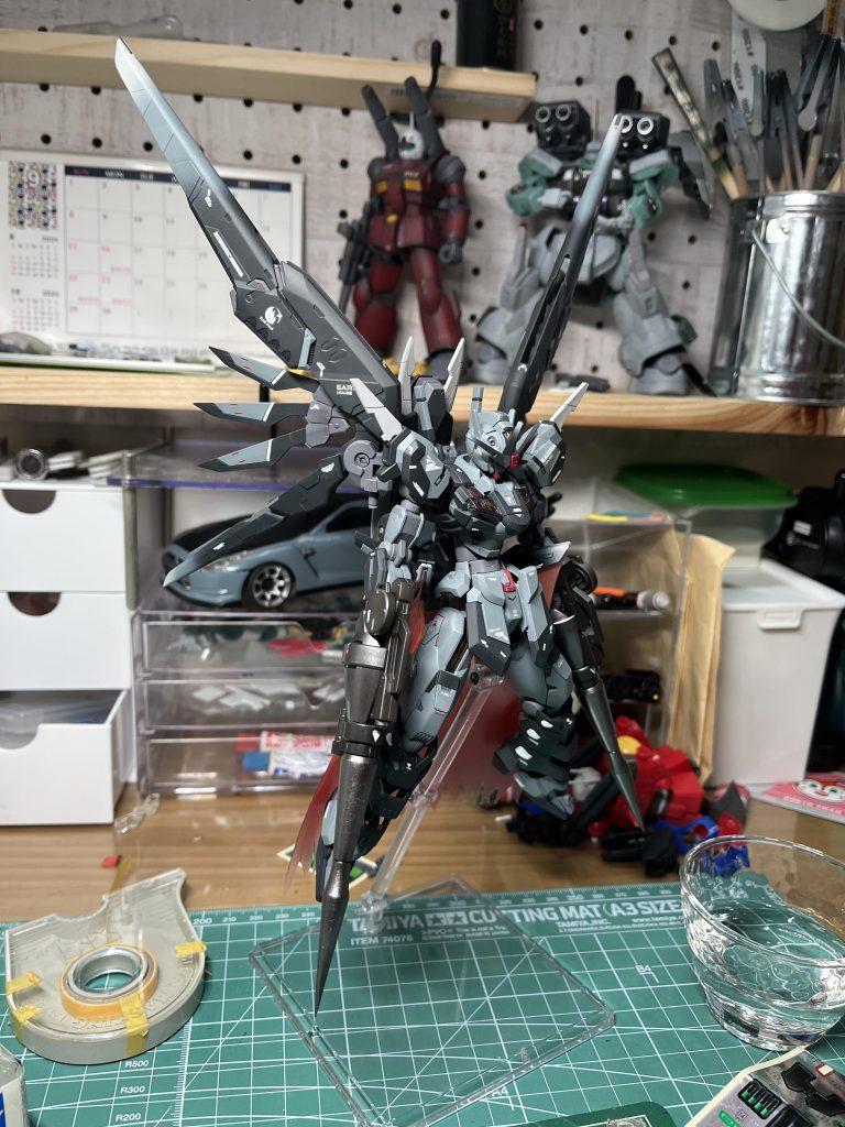 デカールまでRGはディティールが細かいので塗分けるだけでめちゃカッコイイ！！