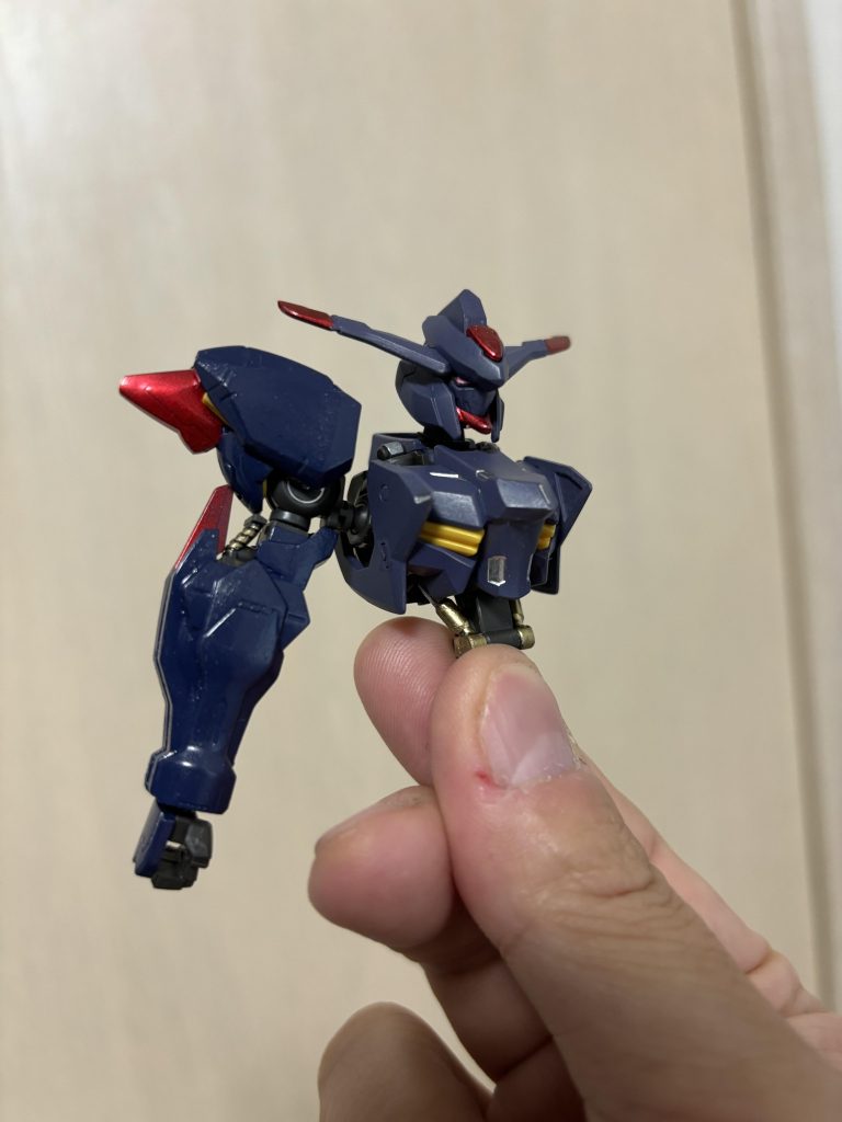 初め腕もティターンズブルーにしてたんですが、なんとなく色の比率的に気に食わず最後はメカグレーにしてます