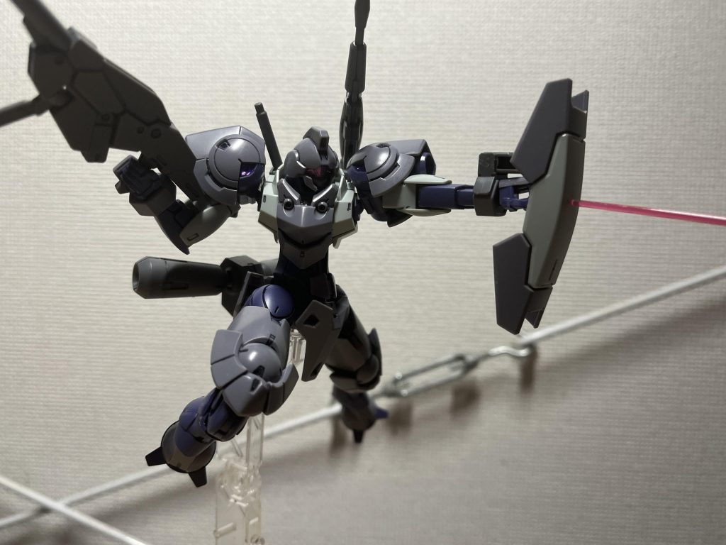 ハインドリーの丸盾と同じく、アームで前に持って来れるので、SEEDっぽい防御がバッチリ決まります。