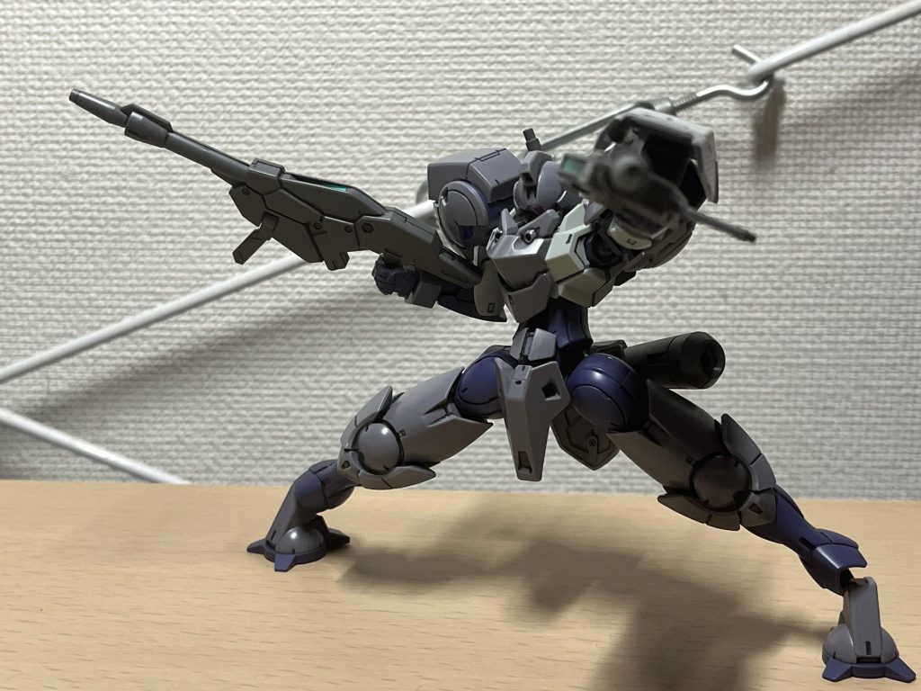 こちらが通常量産仕様で、シュトルムのバックパックはキャノン仕様みたいな感じですよね。