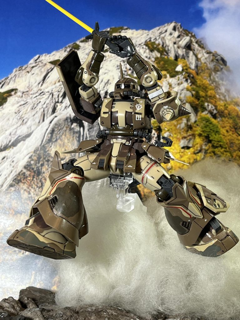 うぉりゃー撮影で右手のデカールが破れた！2日間で製造から撮影までしてるので艶消しクリアスプレーは天気がいい日にまとめてやります。