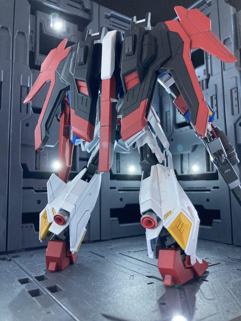 ビルドファイターズのホームページ見てたら「なにこのかっこいい機体！」とビビッときて再販運良く入手できました笑