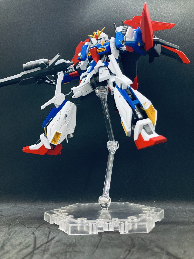 見た目に反して意外と干渉多くて色剥げ怖くて動かしづらいキットだったのでポージングが難しい笑