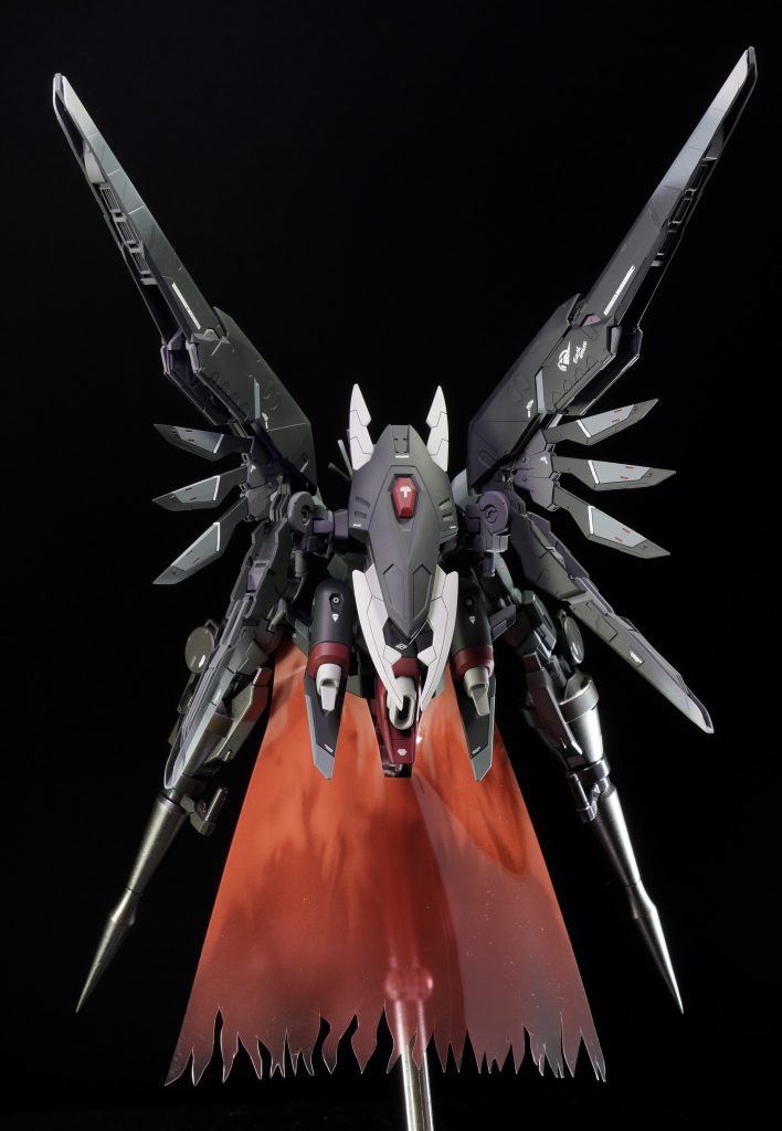バックデススティンガーみたいで気に入ってます！模型仲間と話してたんですが、MA形態もいいなとフォビドゥンみたいに被るとか、ライフリのような飛行形態など 