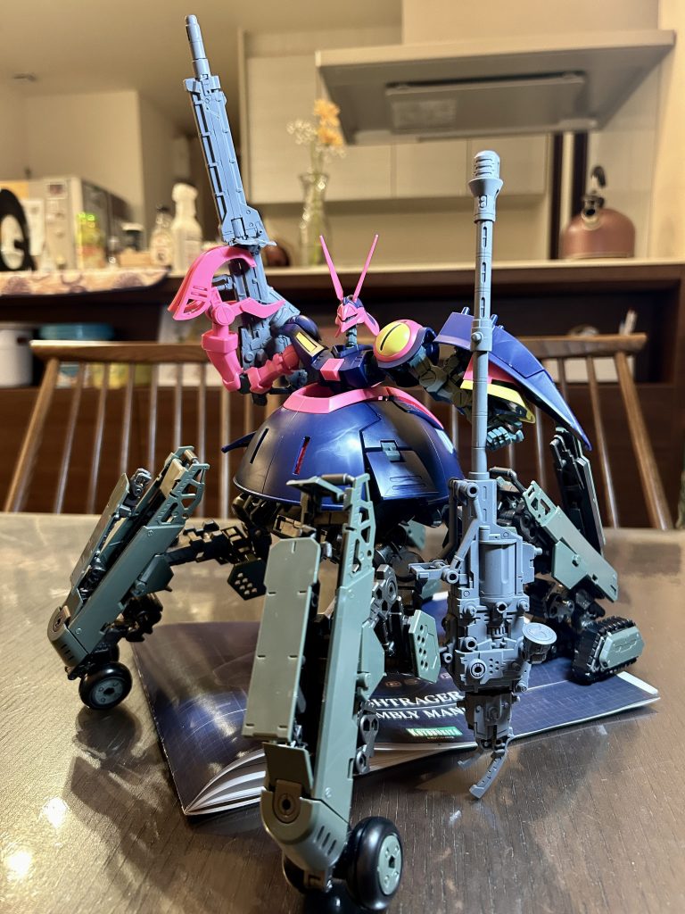 一番最初の素組みこのときにはランスではなく、大砲と銃を持たせてみましたが、銃だとせっかくのバウンド・ドックの特徴であるクローが活きないので、クローとランスにして、近接特化にしました。