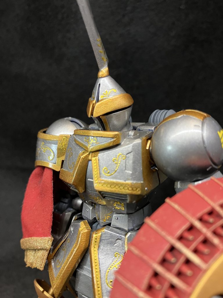 こんな派手なMS作ってたらザビ家からお叱り受けそう…基本的にプラ板で足し足ししてます。湾曲キツいところはスジボリです。大掛かりな工作はあんまり出来てません