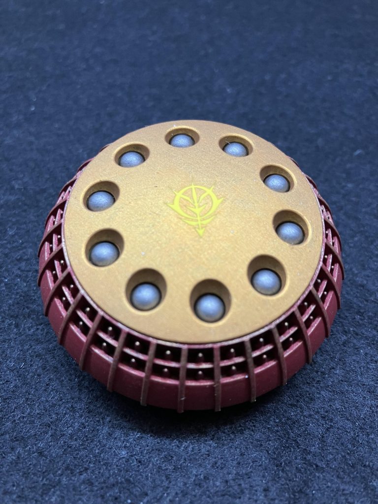 盾はシタデル筆塗りのあとつや消しクリア。ゴールドの質感がお気に入りです。塗り分けめっちゃ楽でした。