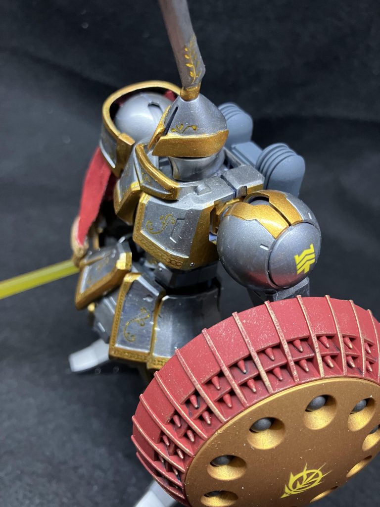 首元のアーマートルメキア兵のヨロイくらい大きくしたかったんですが、マントの装着方法が違うので今回はお蔵入り。プラ板とプラ棒でそれっぽく作りました最後までお付き合いいただきありがとうございました!!