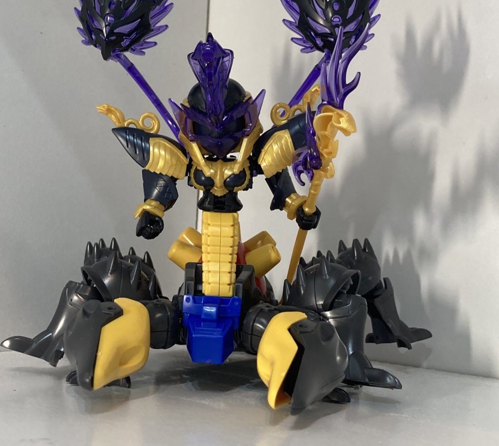 最初の組み替えでバランスを見てる状況。蛇と蜘蛛でごちゃついてるし、胴は長いし、武器やら何やら要素が多すぎて正直かなり不安な段階。