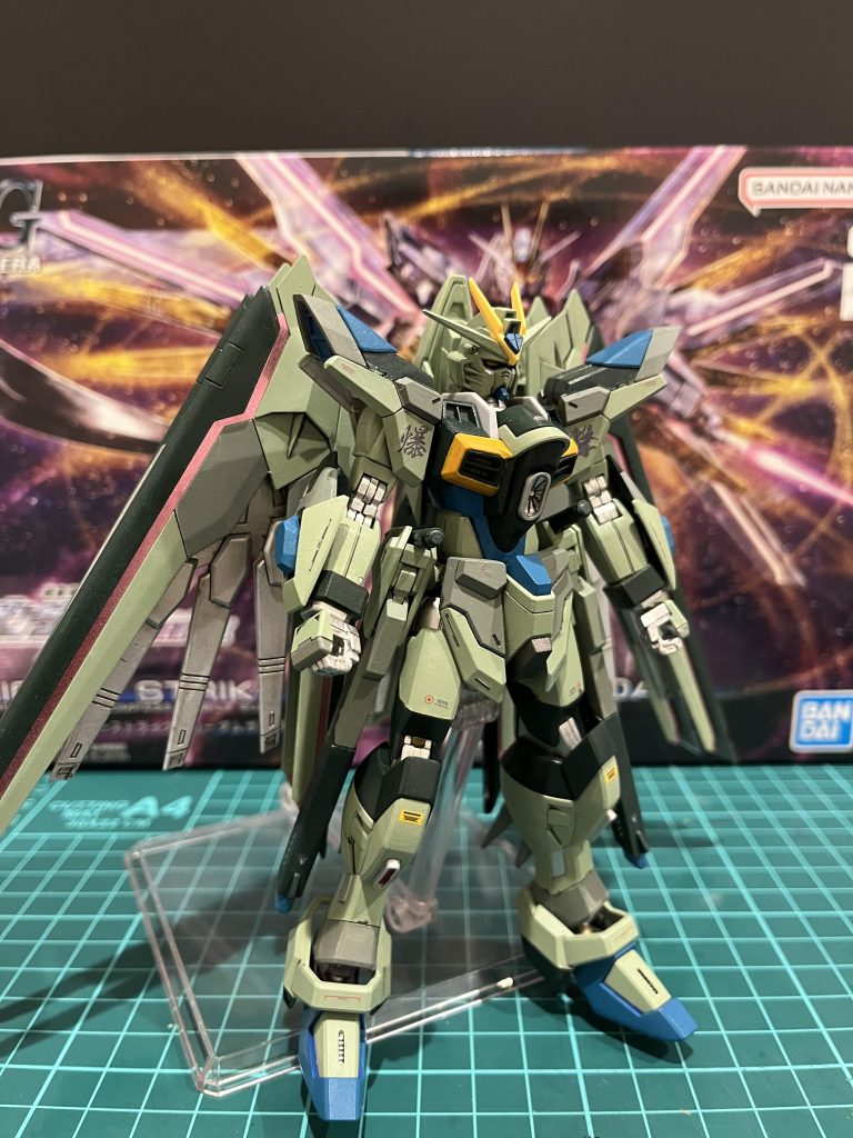 カラー変更以外はほとんど手を加えてません🖐肩の爆撃デカールはヤケクソになって貼りました🥺