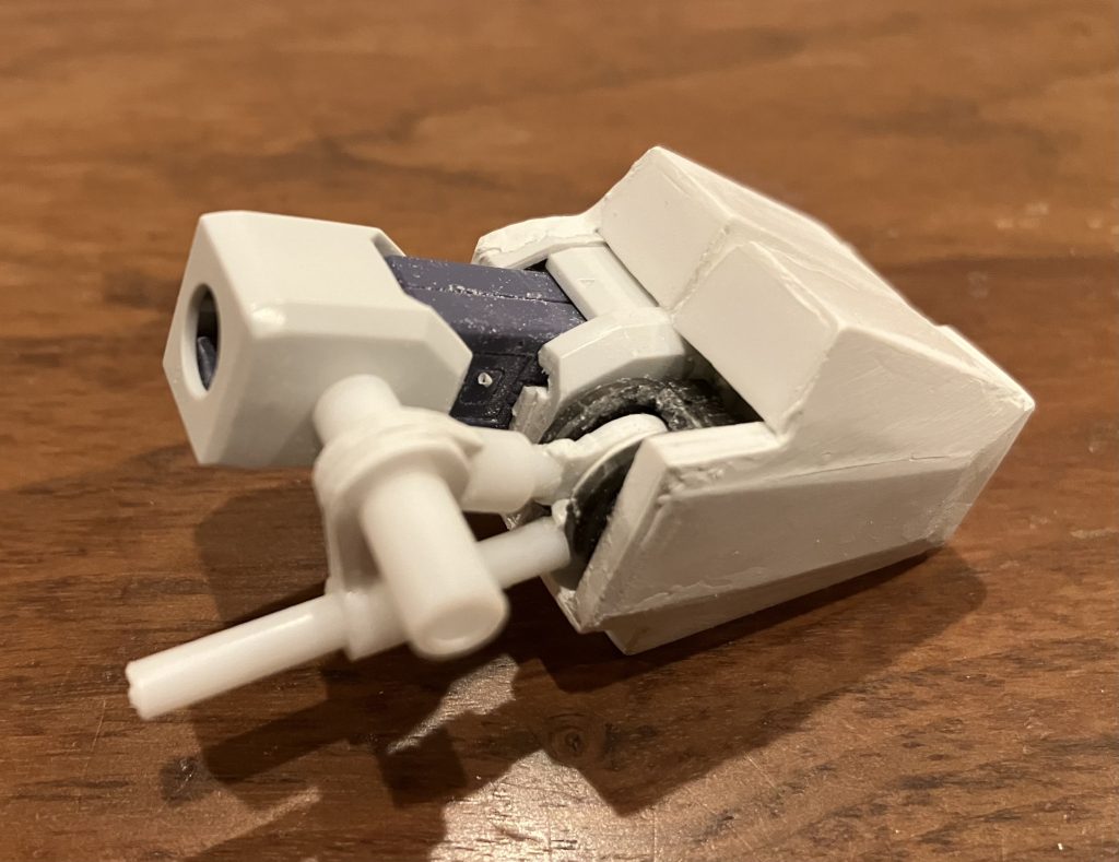 シリンダーとダンパー(?)はタミヤのプラパイプを使用しました。膝の曲げ伸ばしでちゃんと伸縮します。