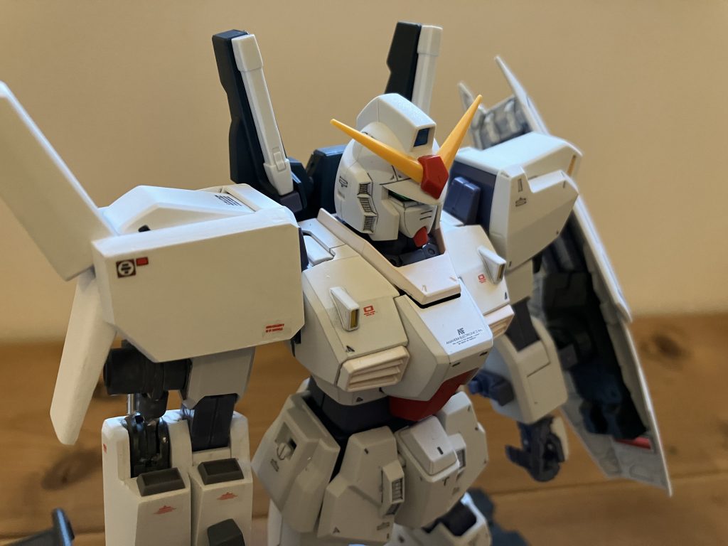 所々にマーキングしてますが、バナージ君は隠匿生活中のはずなので所属がわかりそうなマーキングは無しです