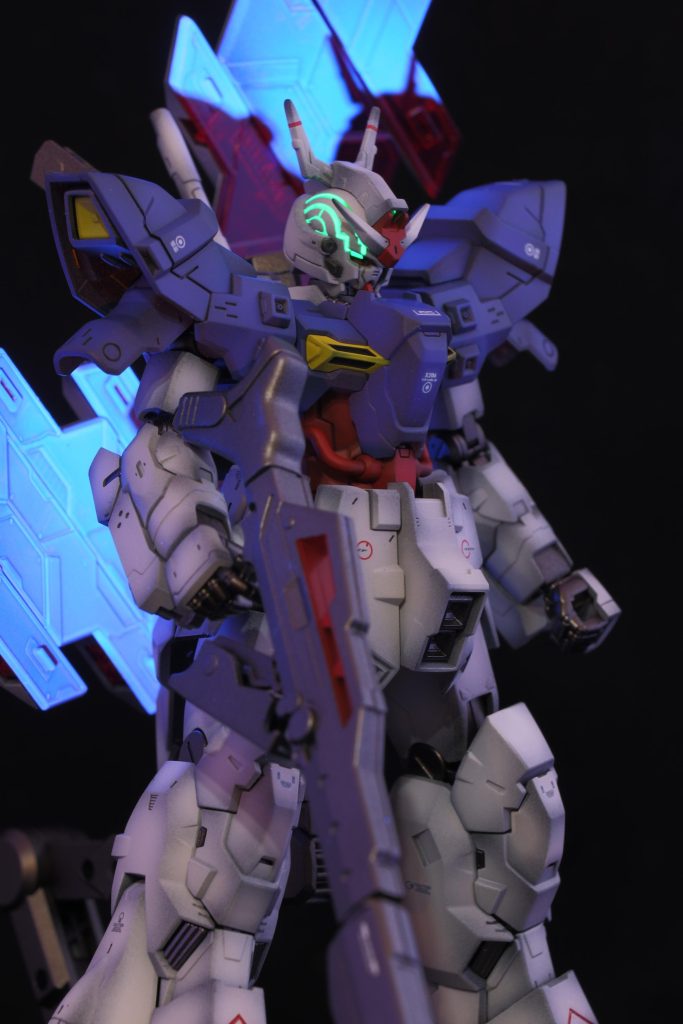 ツインアイと頭のラインは蛍光エナメルクリアーです