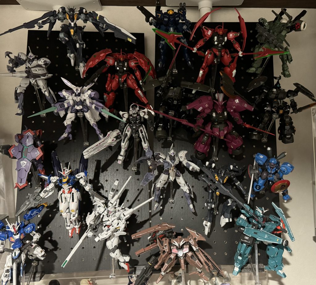 DAISOの有孔ボードに2.6mmの針金をぐにゃりぐにゃりと曲げ、キットの通称