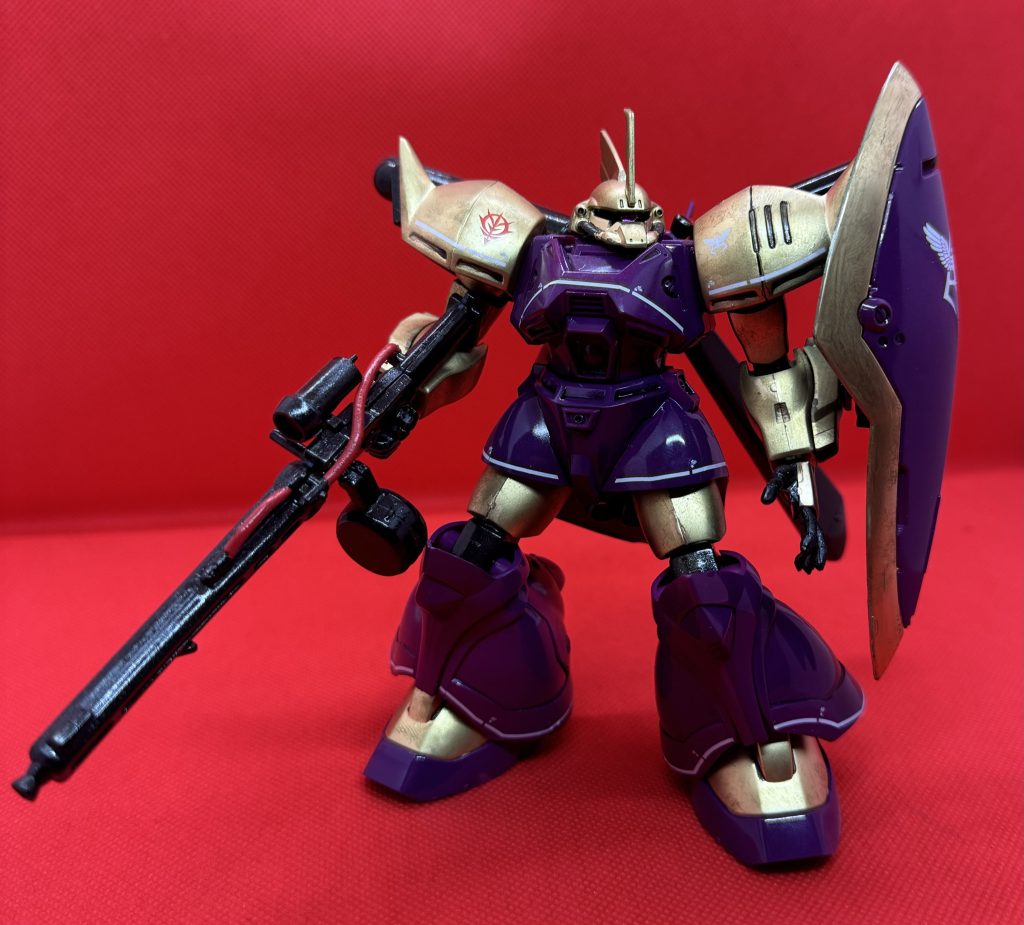 本作を観た人間の殆どが様付けで呼ぶようになる高身長美女。35歳。でも、謀られて毒ガスによる大量虐殺を実行させられたうえ上司にその責任を押し付けられて軍から忌み嫌われ、故郷のサイド3はソーラレイに使われる気の毒な人。