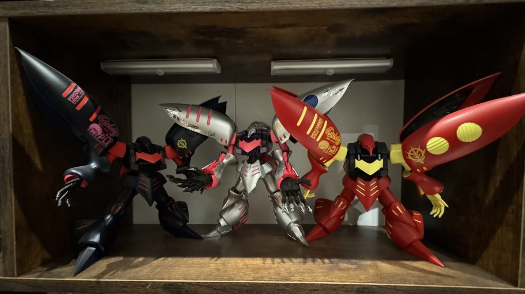 MG キュベレイMk-Ⅱ(エルピー・プル専用機)もMG キュベレイMk-Ⅱ(プルツー専用機)も当然作ります。MG キュベレイ・アンベリールはオマケでつくりました。指間接固定かよ！とうなだれましたが。