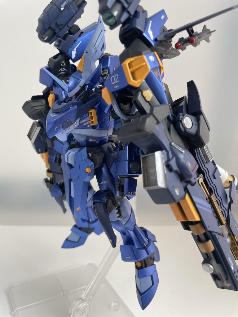 色々追加したんですけど肩のケーブルディテールはお気に入りです。最後に入れたんですが良かったです。武器無しのシンプル路線も狙えましたちなみエクシアとかイメージしました。