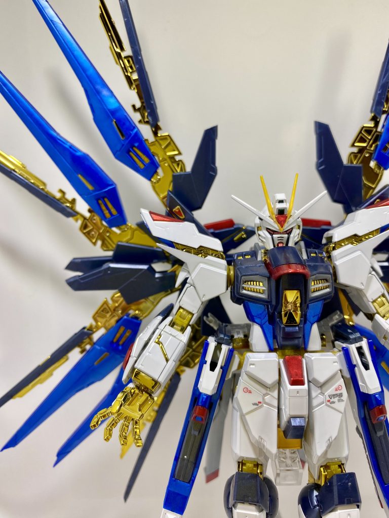 まずは.....関節ゆるすぎ!!!!自立しない!!!なんか真正面向かない!!コーディネーターもびっくり!!! そりゃアドバンスドMSジョイント不評だわとしか言いようがない。