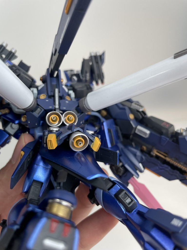 背面は30mmやコトブキヤのジャンクです。パズルみたいに綺麗に組み合わさったのでここは2年前の自分を褒めたいと思いました笑