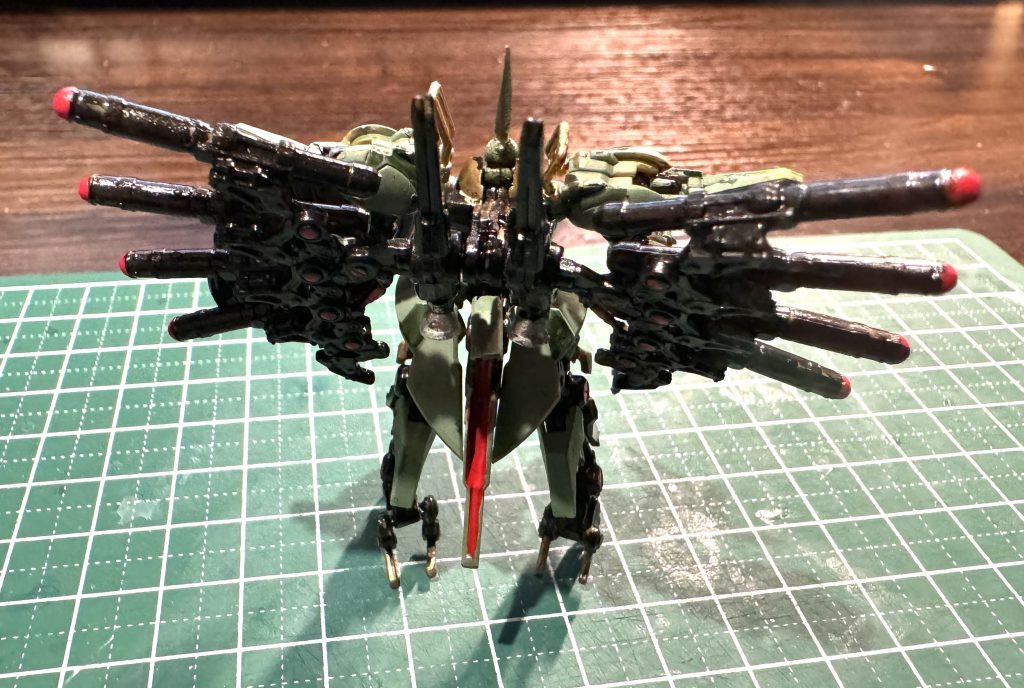 背部「ムーバブルシールド」をプラ板で自作しようかなぁとか思ってたけど、根性が続かなかった罠。