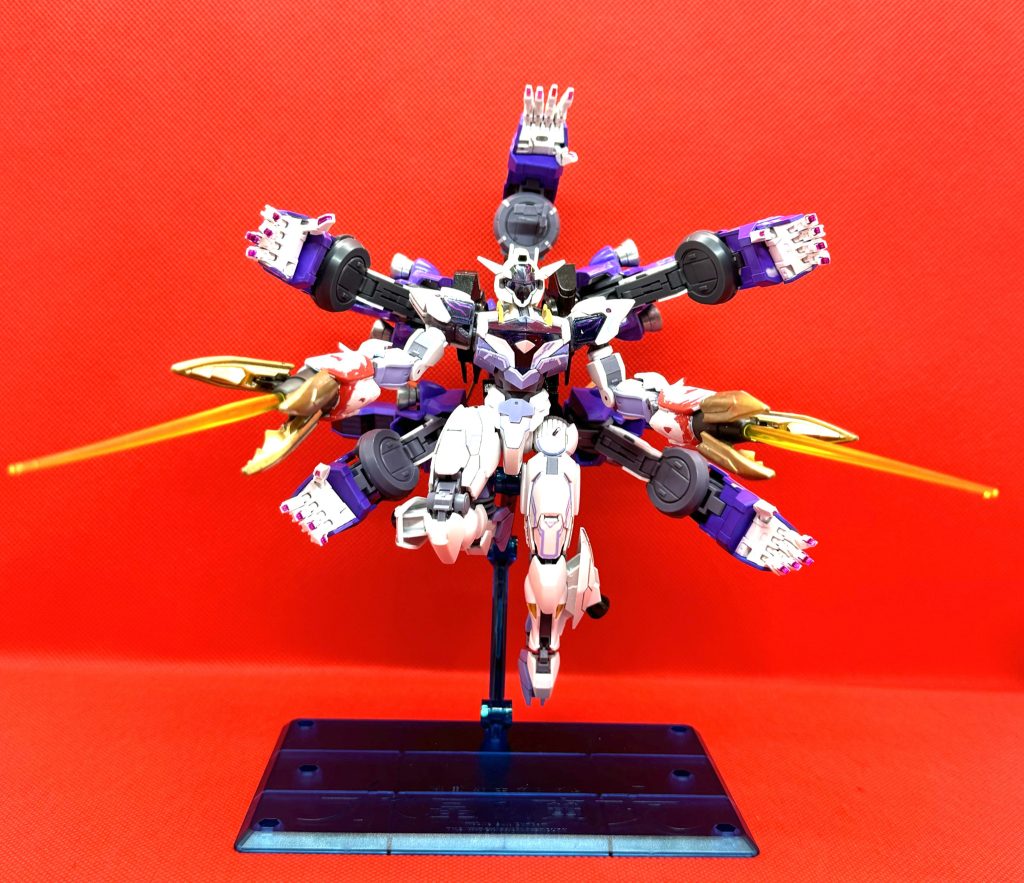 思いついちゃったものは仕方がない。あと先日作った「アメイジングバルバトスルプス」の余ったパーツも付加してみた。キレイにはまった。