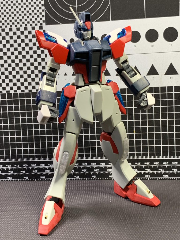 ミキシング状態。使用キットはHGCEストライクダガーをベースに、肩と手はトライバーニングガンダム、腰のクリアパーツはカミキバーニングの物を使用してます。また、膝のパーツはクリアパーツにしたかったため、型をとってラメ入りレジンを流し込んでパーツを複製し、蛍光塗料で塗装しました。