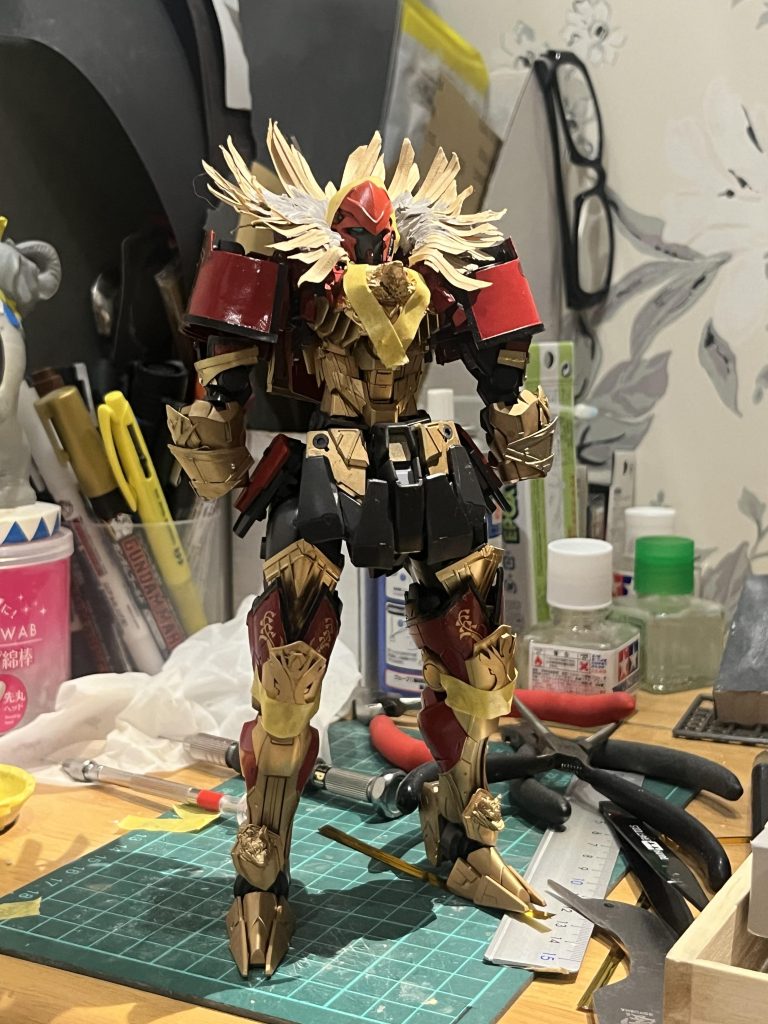 塗装と金抜きデカール部分の貼り付け後に仮組狼の装飾部分はスカルピーで造形しました