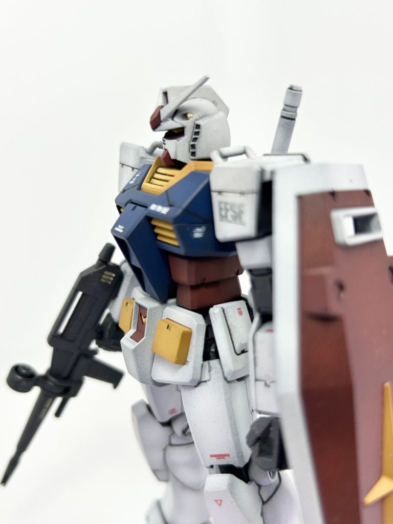 塗装はいつものグラデ。RX78をまともにトリコロールで塗ったのはかなり久しぶり。