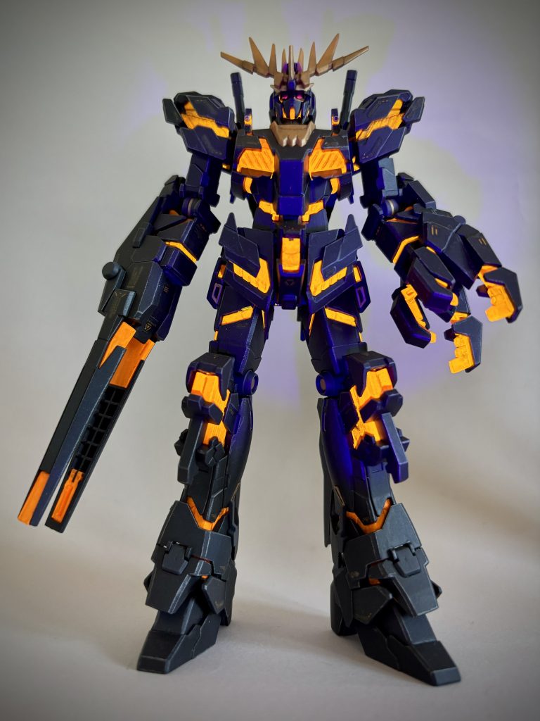 ブラックライトを当てるとこんな感じです。水転写デカールはGOOD MARK DECALSのアヴィエーションテイスト・ドイツ語表記のオレンジを使用しましたが、これまたあまり目立ちませんでした笑