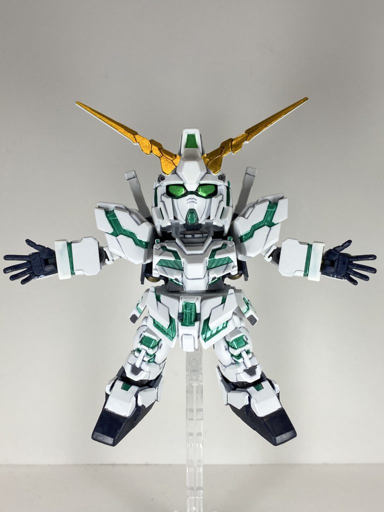 劇中のあのポーズを再現手は『HG1/144 ビルドハンズ丸型』よりMサイズの平手パーツが大きさ的にちょうど良さそうに思えたので拝借して取り付けてます。