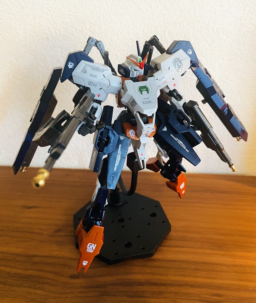 ユーゴーはもともと、初期のデザインはガンダム系の顔が着く予定だったらしいです。