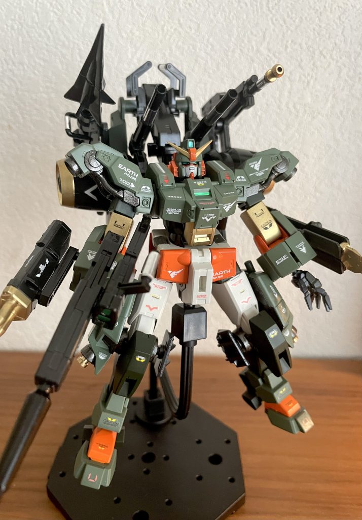 武器をいろいろ付けたく、バックパックを改造してたら、モリモリ感が出すぎてしまいました...