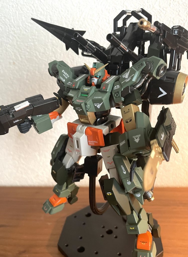 デミバーディングはいろんな部分に穴があるのでパーツが付けやすい。ボリュームあるところもよかったです。