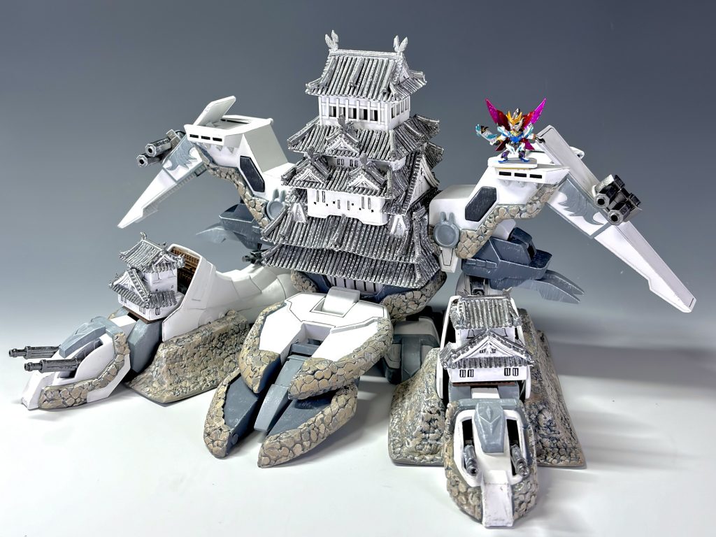 城主は残念ながら天守には入れないサイズですが(城主なのに…)、コミックワールドの描写における超機動大将軍と武者號斗丸の縮尺とだいたい合ってます✌️城バニアファミリー、