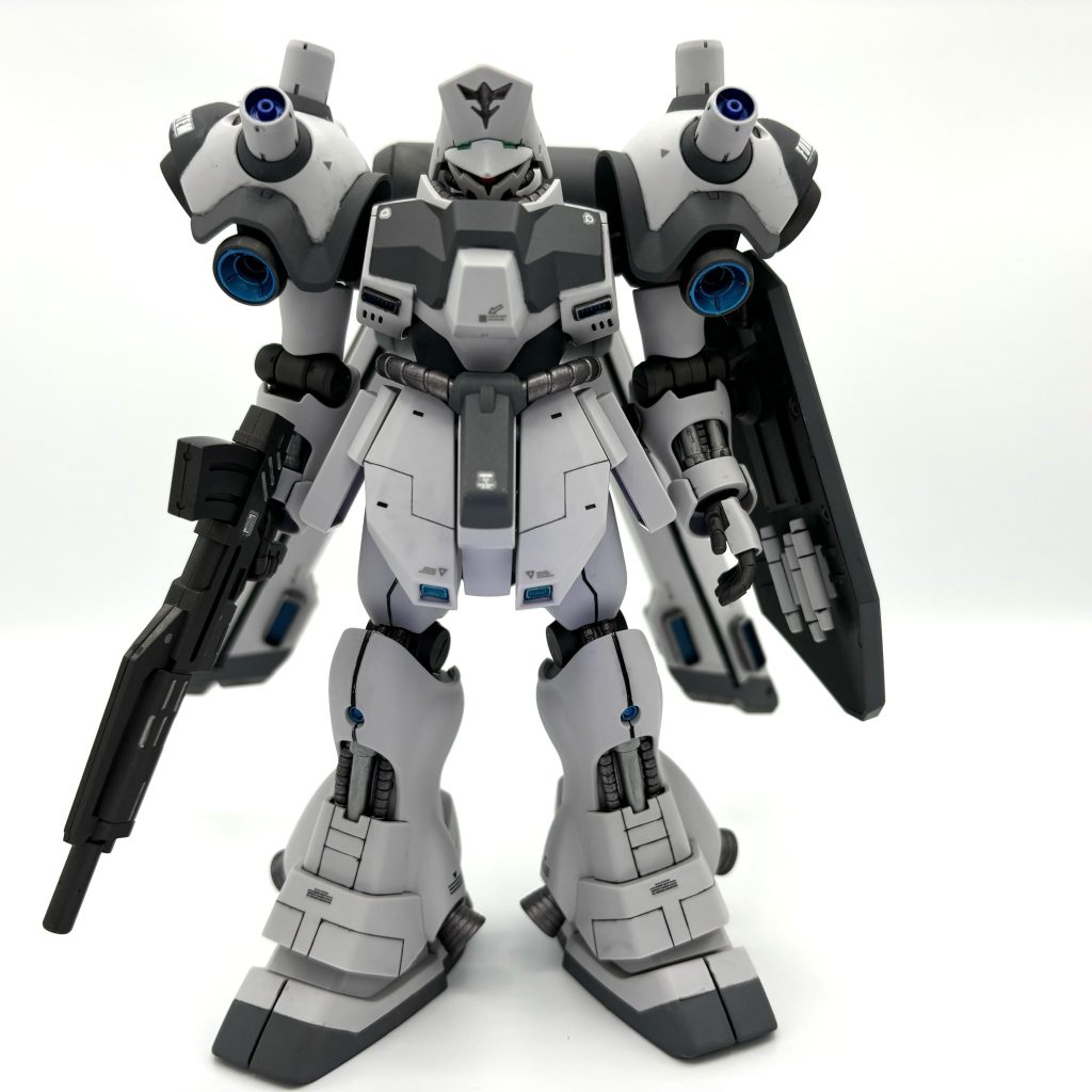 塗装はガンダムマーカーエアブラシシステムを使い、お手軽に済ませてます。