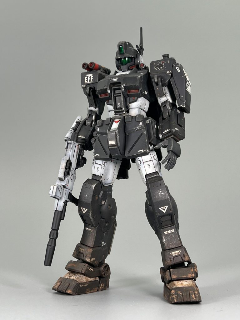 正面。オプション装備のブルパップマシンガンとハイパー・バズーカは作り忘れました。