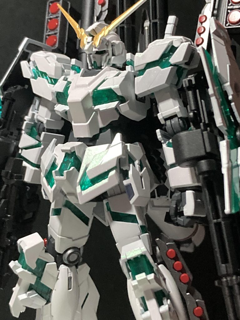 クレオスのクリスタルカラートルマリングリーンをEXクリアと混ぜてパールコートしたけど、写真では分かりづらいかなぁ…