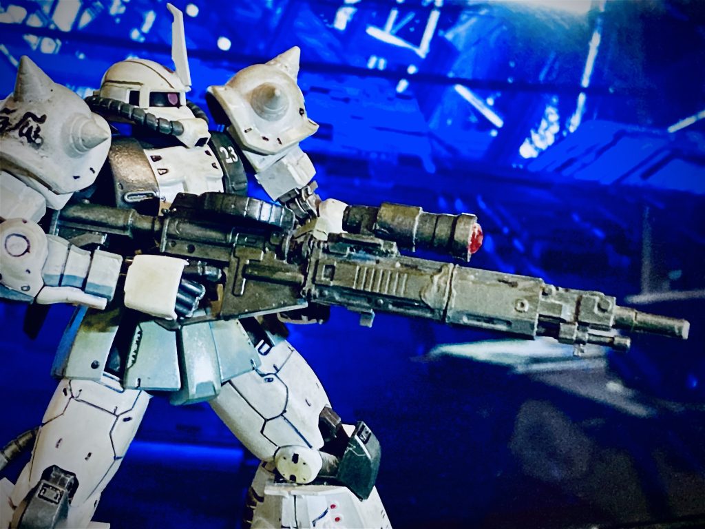 こにらは、コミックで使っていたロングバレルマシンガンです。連邦のパイロットがビビってたやつですね。なんとなく、らしく作ってみました。正確に再現は出来ていません💦