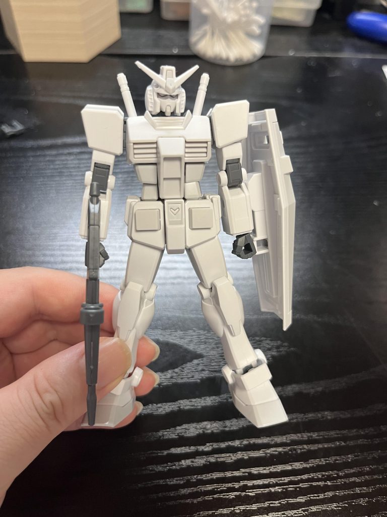 最初期の状態これはこれで面白いんですが、塗装するのが醍醐味のキットですね